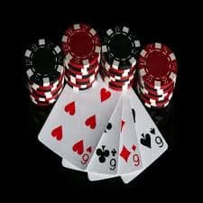 Mobile ဖုန်းဖြင့် Slots ကစားနေသည့် မြင်ကွင်း